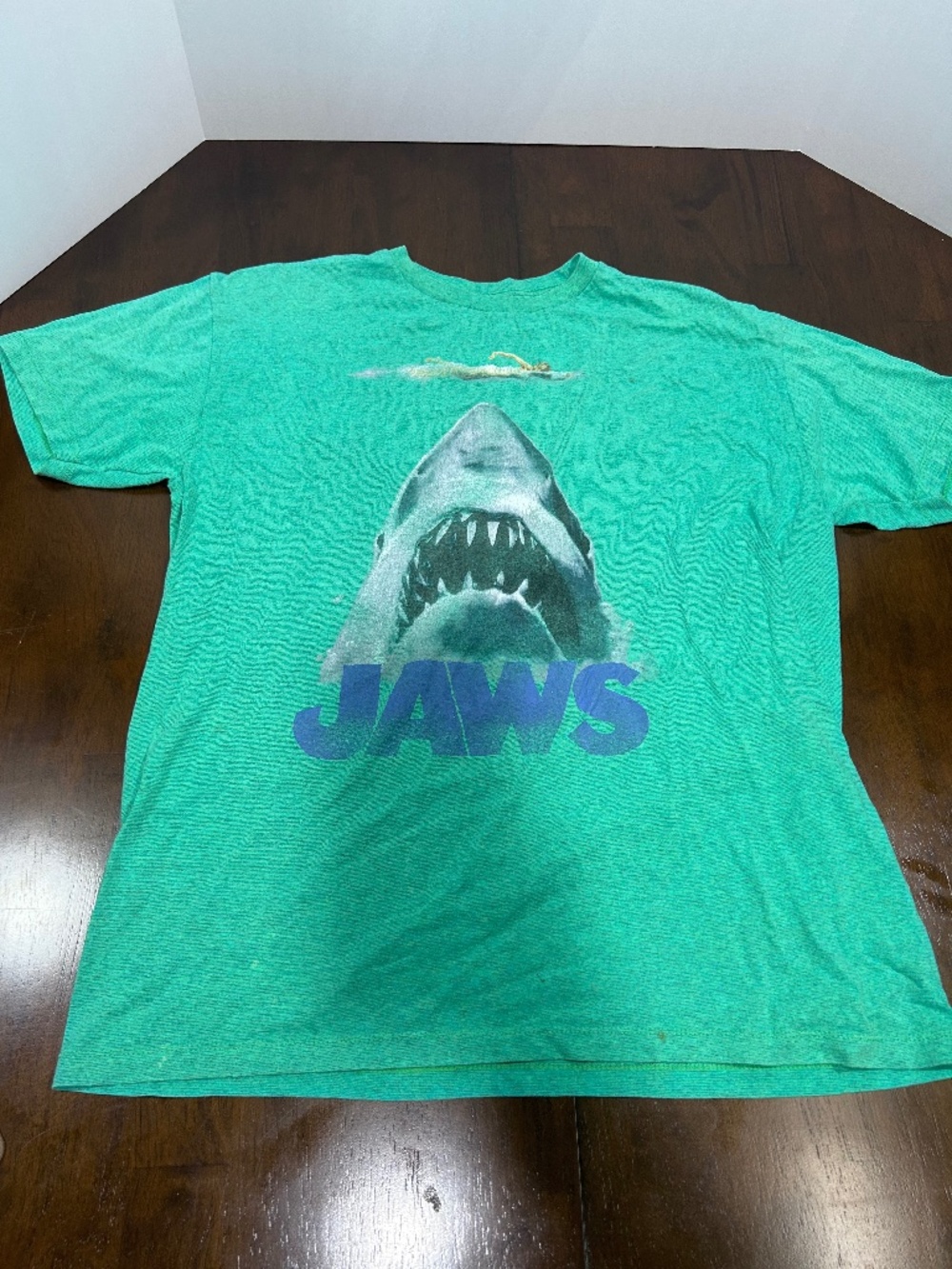 JAWS Movie Men's T-Shirt XLarge Iconic Shark Bite Surfer Girl Rare To Find Color